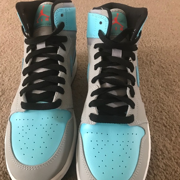 Nike Air Jordan 1 Retro High OG - Picture 2 of 4